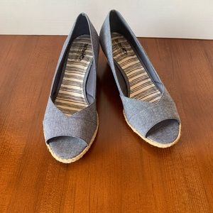 Cute denim “Lindsey” wedges by Coach and Four Sz 9 NWB